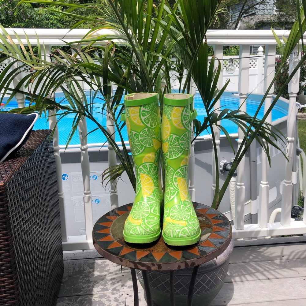 ⭐️HP Charming Charlie’s lemon lime rain boots